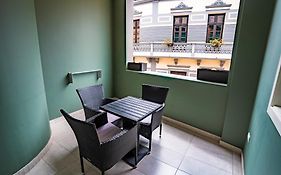 El Puente Holiday Home I- Airport 8,1K